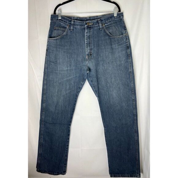 Wrangler Mens Size 36X32 Blue Relaxed Fit Mid Wash Demin Straight Leg Jeans - Picture 1 of 8